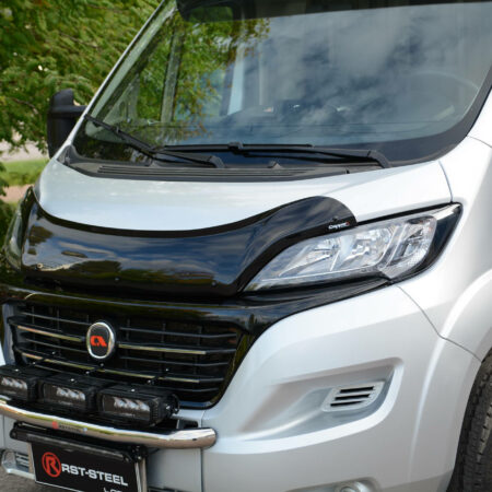 Kuvassa Tuuliohjain konepeltiin Fiat Ducato 2014- 2022