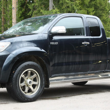 Kuvassa Astinlaudat Toyota Hilux 2011-