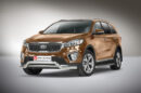 Kuvassa Etupuskurin suojaraudat Kia Sorento 2015-2018, Musta