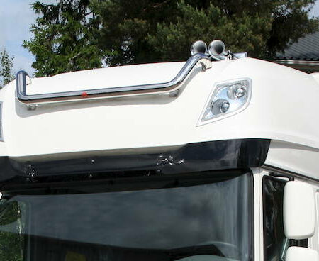 Kuvassa Lisävaloteline katolle Daf XF 106