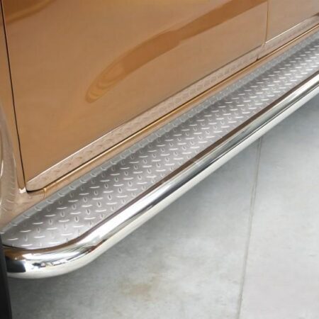 Kuvassa Kylkiputket Nissan Navara NP300 2015-