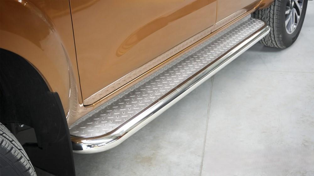 Kuvassa Kylkiputket Nissan Navara NP300 2015-