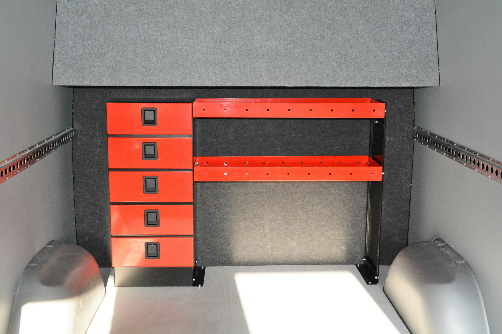 Huoltoautokaluste laatikosto, 5 laatikolla