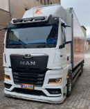 Kuvassa Lisävaloteline katolle MAN GN/NN/DN -ohjaamolla