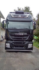 Kuvassa Lisävaloteline katolle Iveco Stralis Hi-Way 2013-