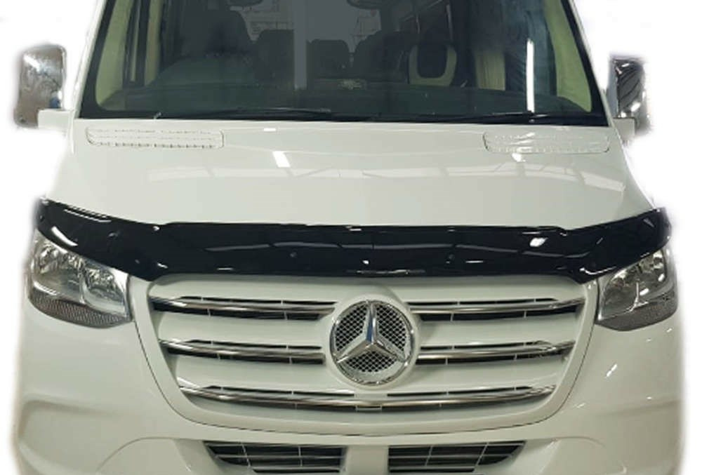 Kuvassa Maskin kromisarja Mercedes-Benz Sprinter