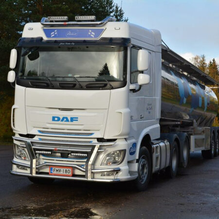 Kuvassa Lisävaloteline katolle Daf XF 106, Space Cap