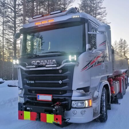 Kuvassa Auravaloteline Scania R/P/G 2013-2016