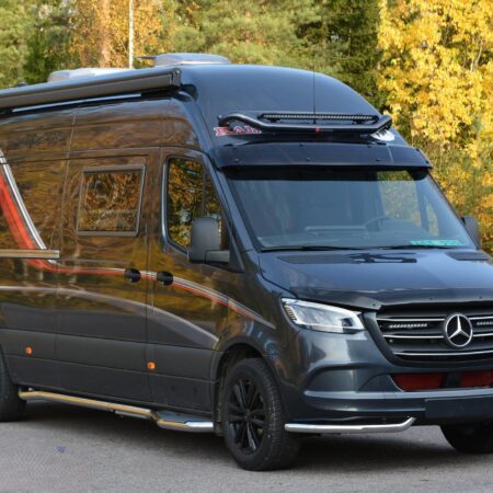 Kuvassa Kylkiputket astimilla Kabe matkailuauto 2019-