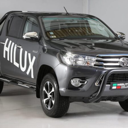 Kuvassa Lisävaloteline Superbar, Toyota Hilux 2016-, Musta