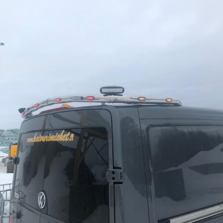 Kuvassa Työvaloteline katolle