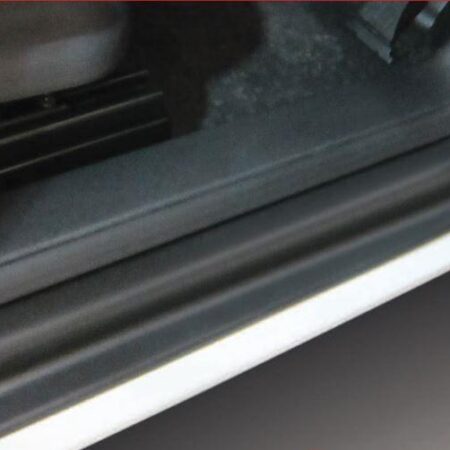 Kuvassa RGM Etuovien kynnyssuojat VW T5/T6/T6.1 2015-