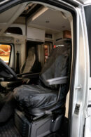 Kuvassa Yleismallin istuinsuoja, RST-Steel logolla