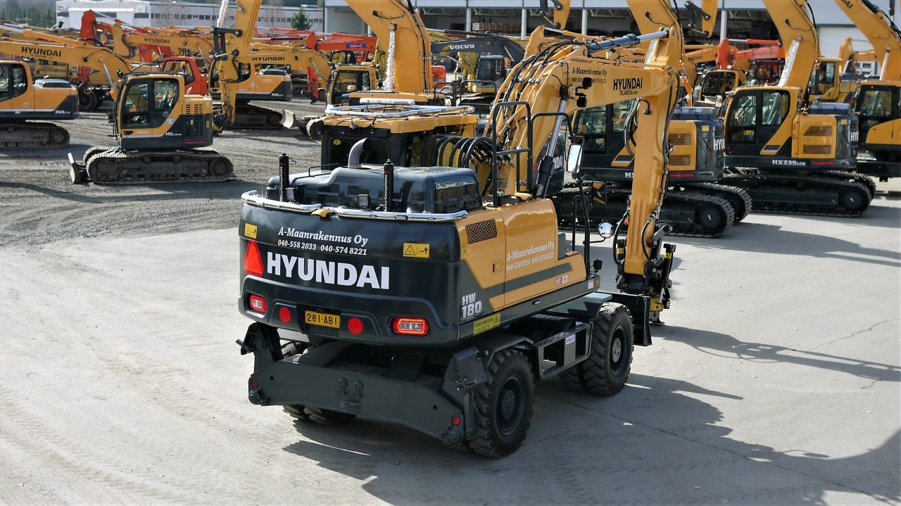 Lisävaloteline taakse / peräpuntin päälle Hyundai HX140/ HX160/ HX180 - Image 2