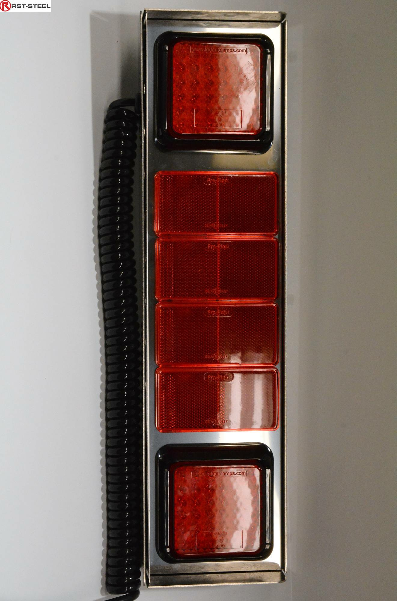 Kuvassa Ylileveän kuljetuksen valo, taaksepäin