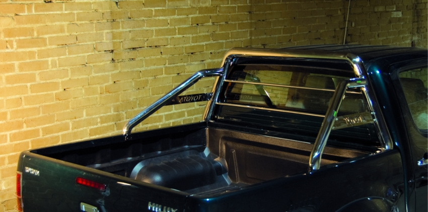 Kuvassa Lavakaari Toyota Hilux 2005-2015