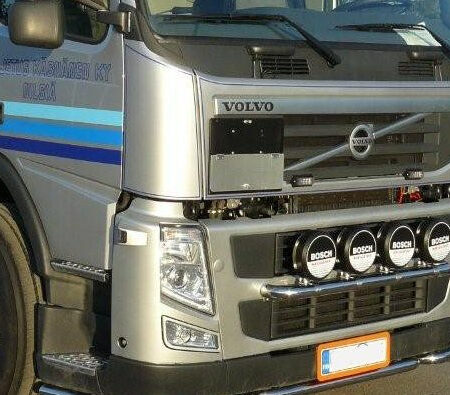 Kuvassa Lisävaloteline maskiin V2.0 Volvo FH3