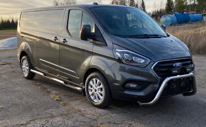 Kylkiputket askelmilla pakettiautoihin