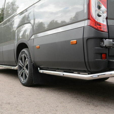 Kuvassa Takakulmaputket Iveco Daily 2019- (ykköspyörillä)