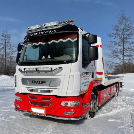 Kuvassa Lisävaloteline katolle DAF LF