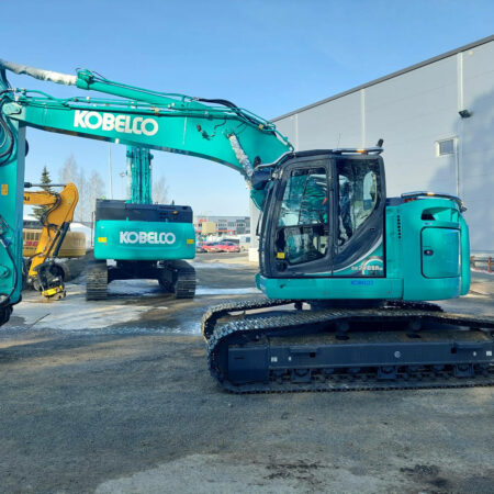 Kuvassa Valoteline katolle Kobelco 5-sarja, lyhyt ohjaamo