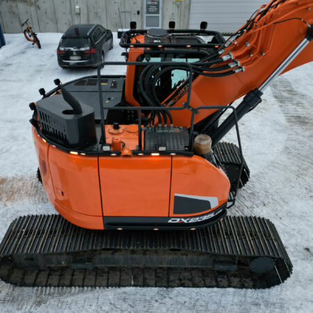 Kuvassa Lisäputki sivuun/ peräpuntin päälle Doosan DX238LCR-5/7