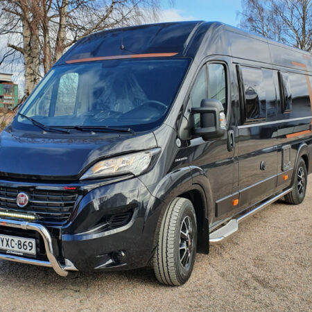 Kuvassa Astinlaudat pitkä av. Fiat retkeilyauto 2007-