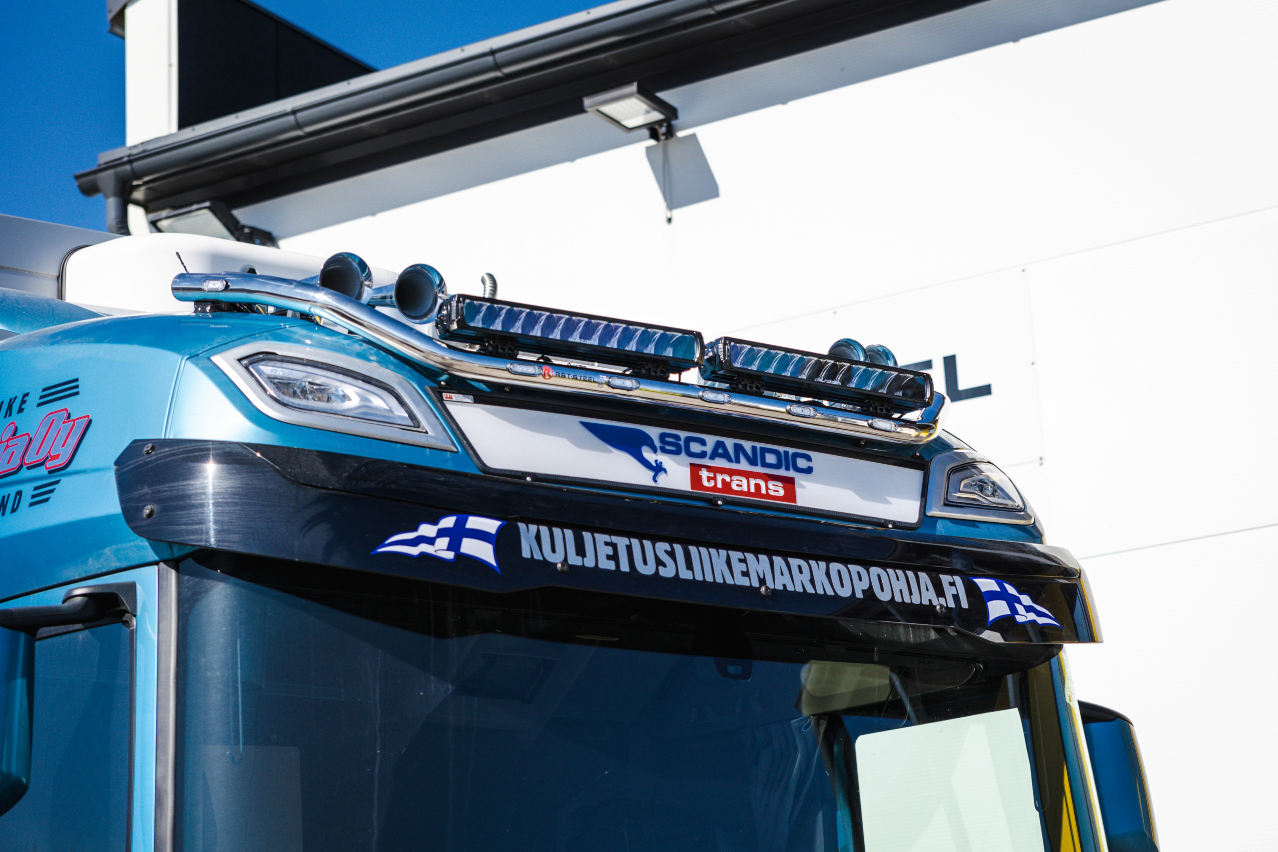 Valokyltit kuorma-autoihin