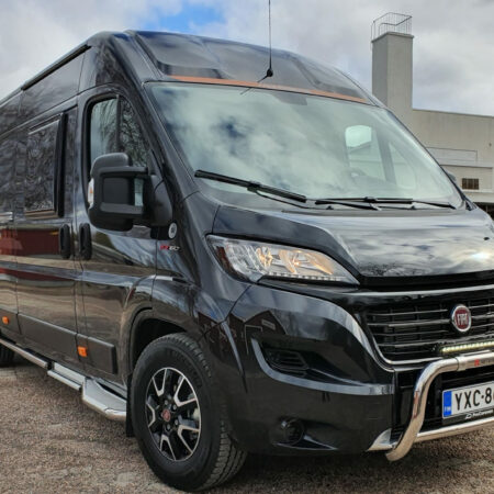 Kuvassa Astinlaudat pitkä av. Fiat retkeilyauto 2007-