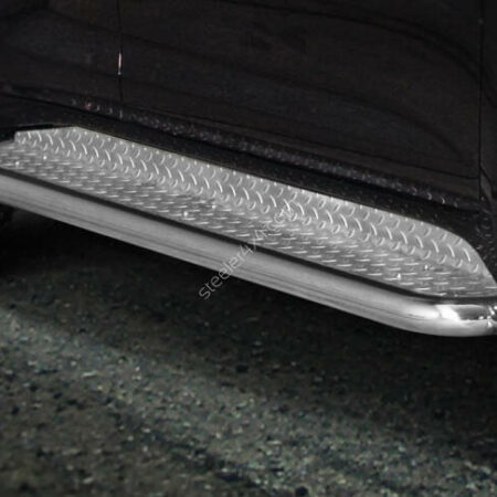 Kuvassa Astinlaudat Toyota Land Cruiser 150, 2010-2013