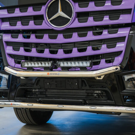 Kuvassa Lisävaloteline maskiin Sisu Polar 2014-