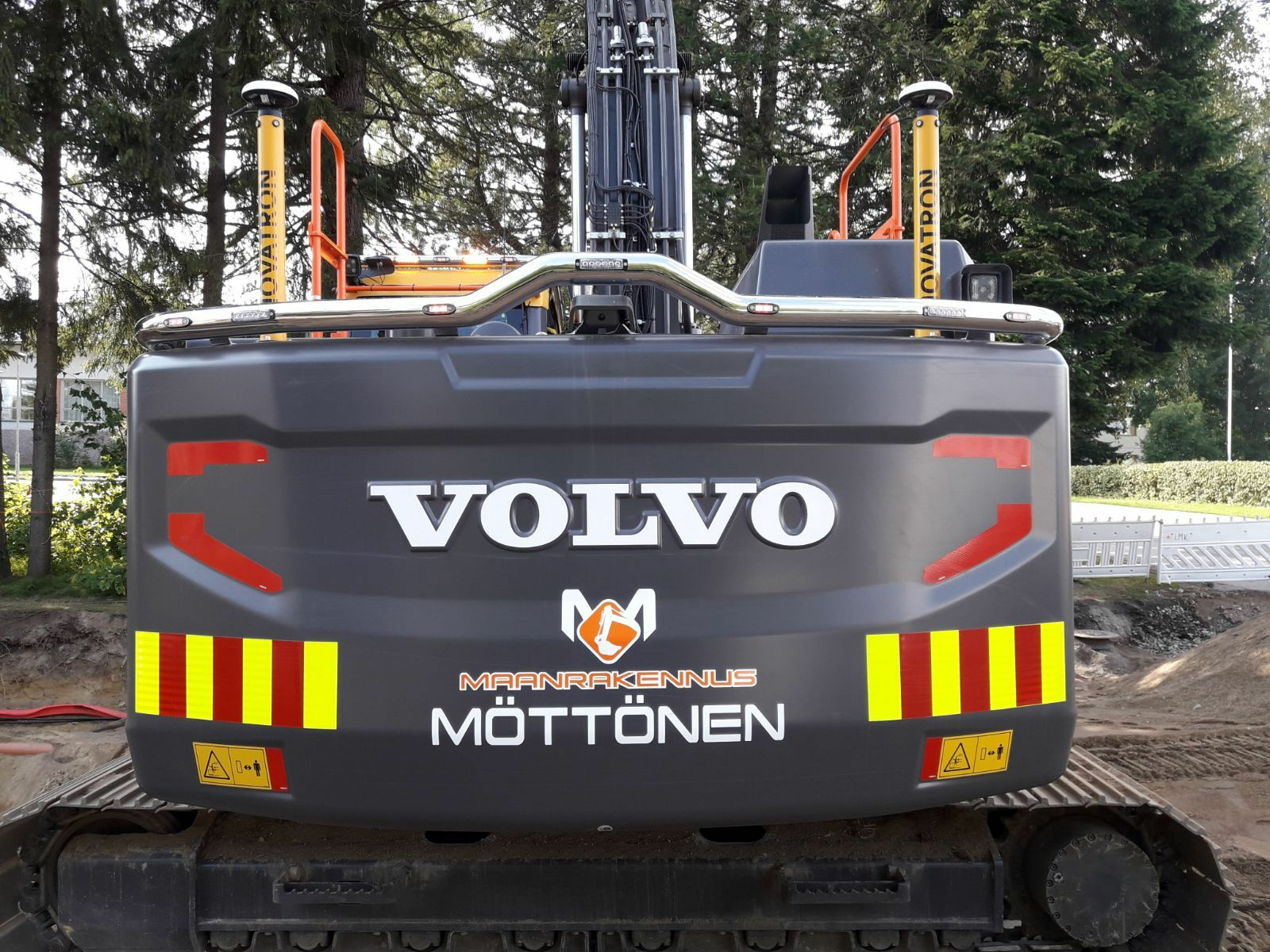 Kuvassa Valoteline taakse / peräpuntin päälle Volvo EC220EL 2016-