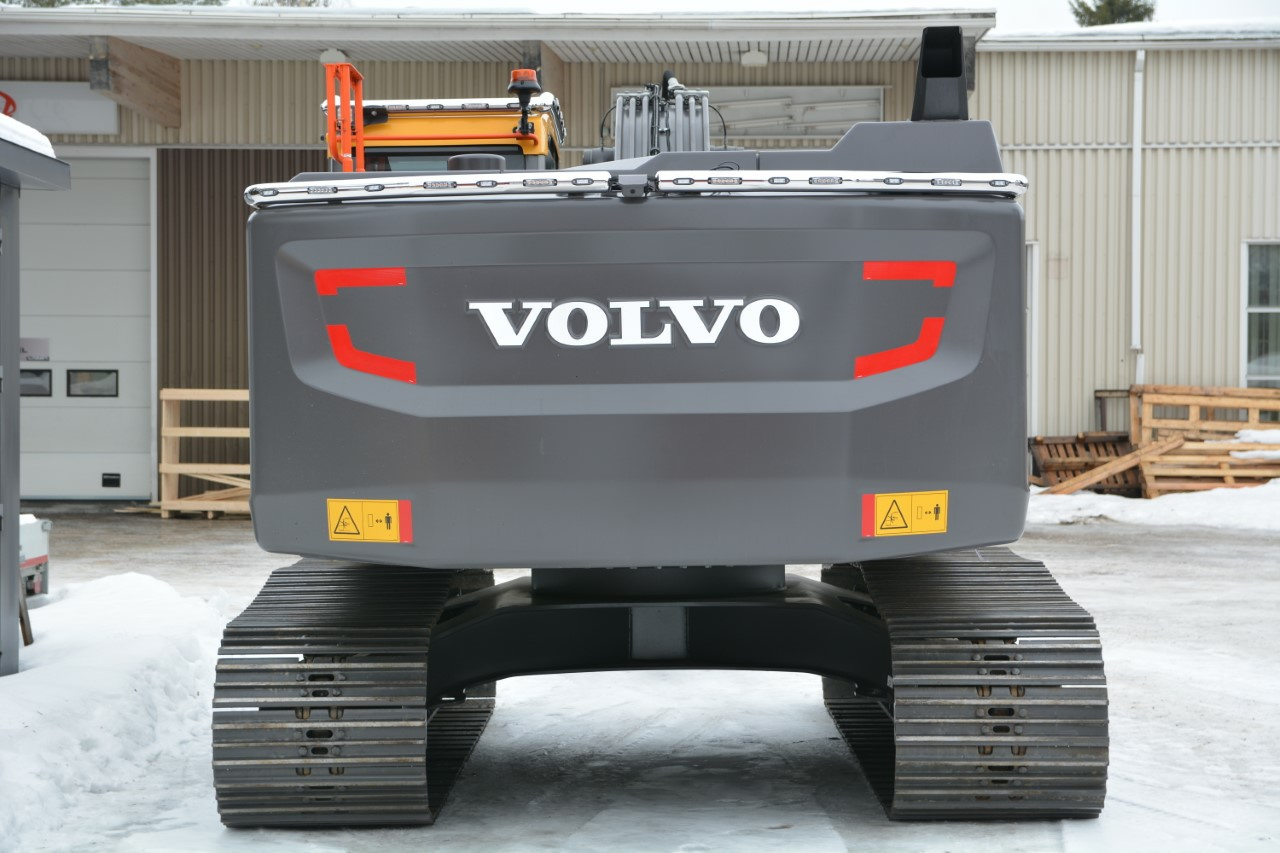 Kuvassa Valoteline taakse / peräpuntin päälle Volvo EC250EL, 2016-2020