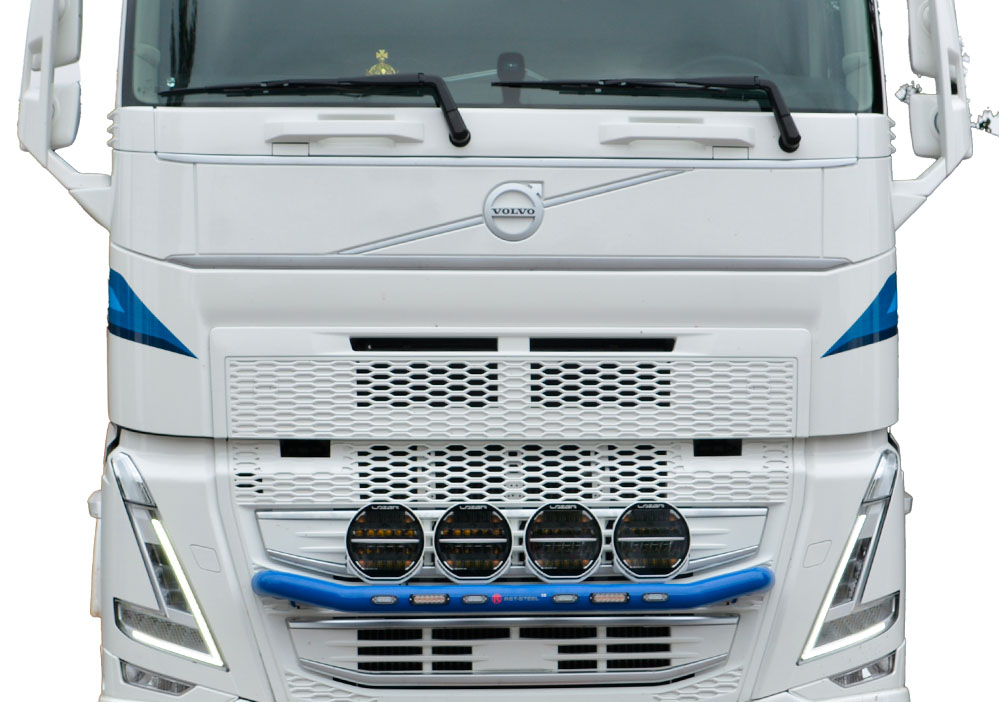 Lisävalotelineet kuorma-auton maskiin