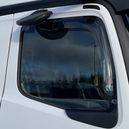 Kuvassa Ikkunavetosuojat MB Antos/Actros MP4/5