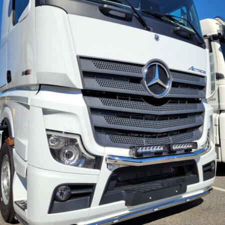 Kuvassa Lisävaloteline maskiin MB Actros 2.3m ja 2.5m