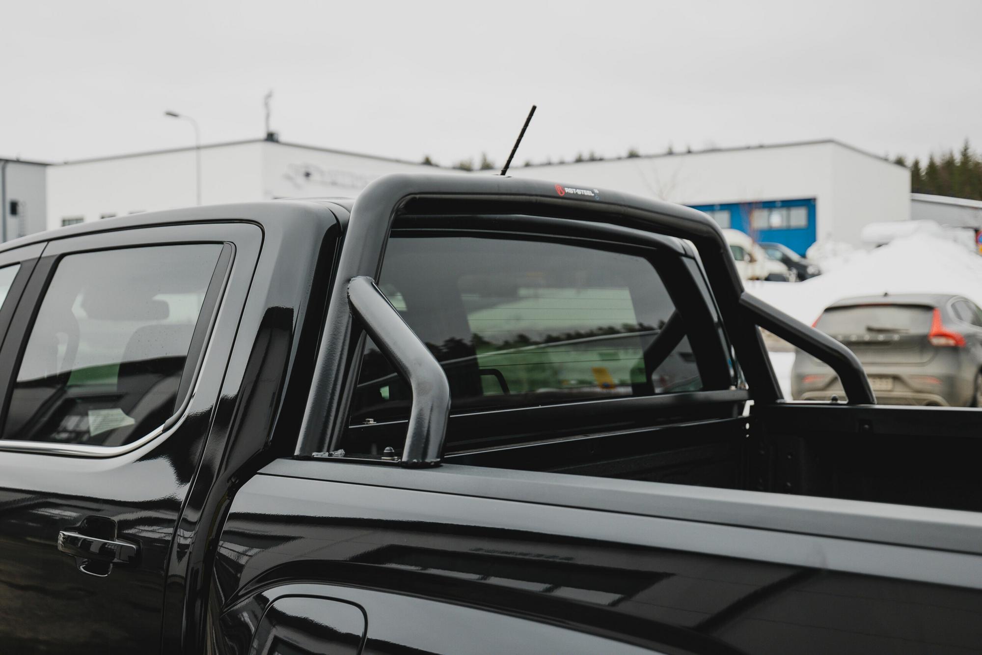 Kuvassa Lavakaari 76/60mm (lyhyet jalat) VW Amarok 2023-