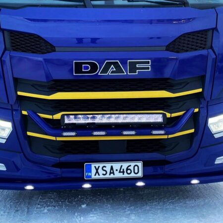 Kuvassa Lisävaloteline maskiin DAF XD 2023-