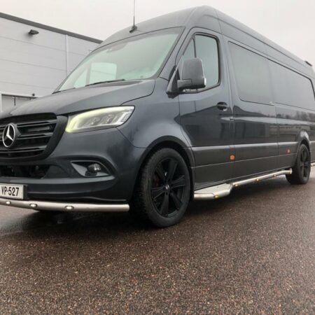 Kuvassa Kylkiputket etuovien astimilla MB Sprinter 2006- (SWB)