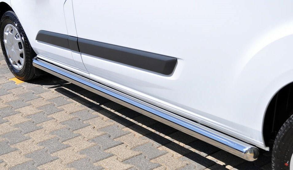 Kuvassa Suorat Kylkiputket Ford Transit Custom 2013-2022 (SWB)