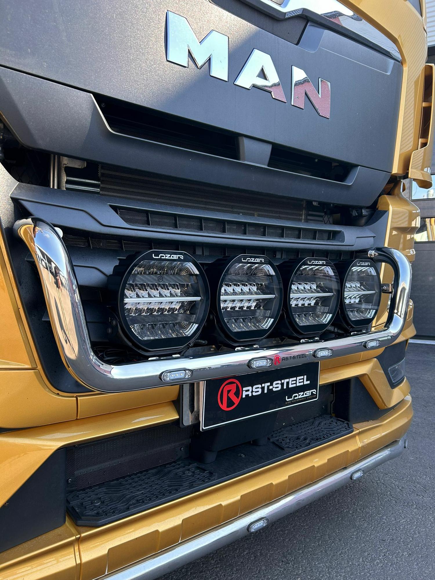 Kuvassa Lisävaloteline maskiin Man TGX 2021-