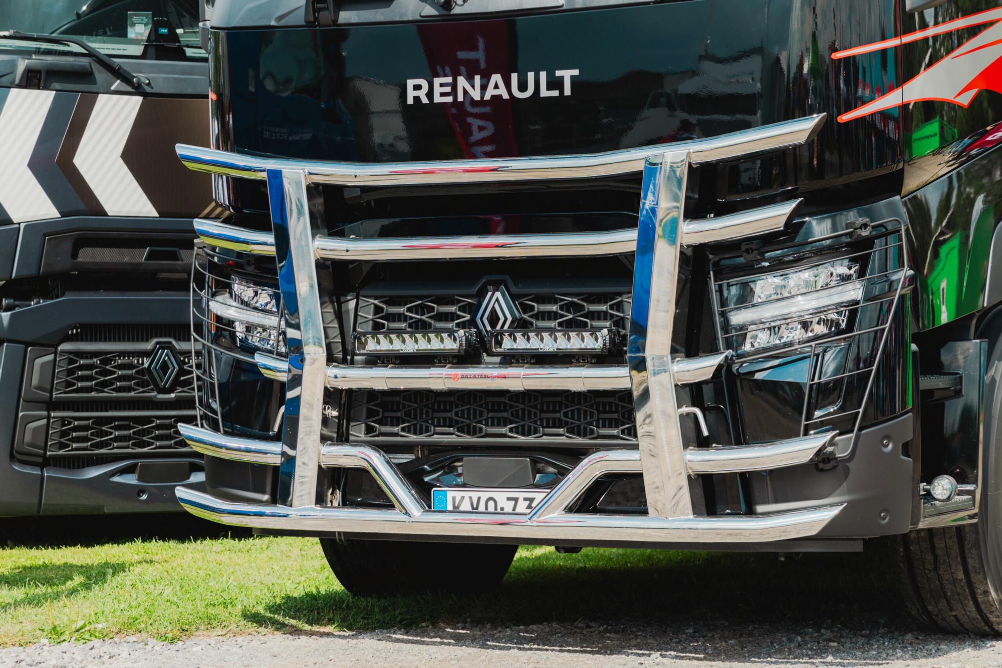 Kuvassa Karjapuskuri Freeway Renault T/C-Sarja