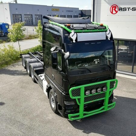 Kuvassa Lisävaloteline Katolle MAN TGX GX 2021-