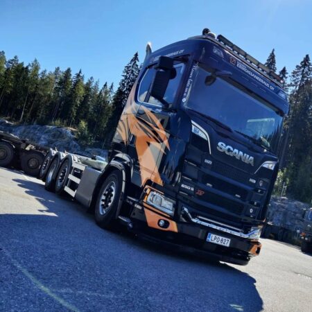 Kuvassa Lisävaloteline maskiin Scania NextGen XT 2017-