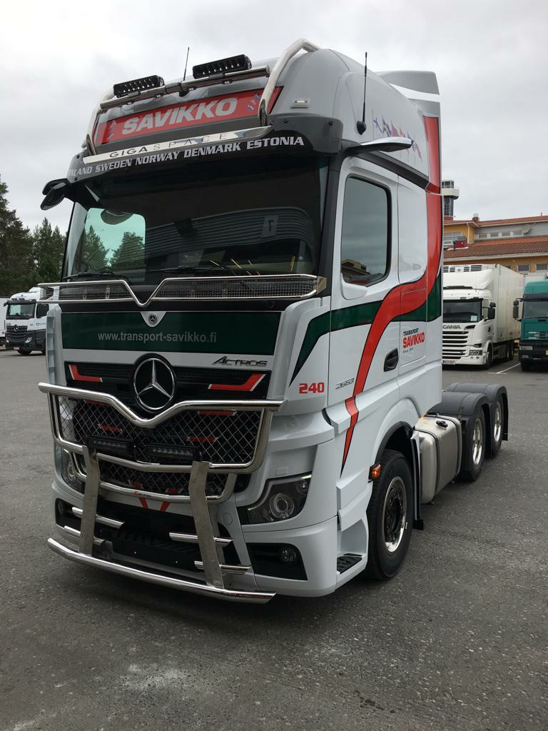 Kuvassa Lintuverkko verkolla MB Actros/Arocs 2.3m