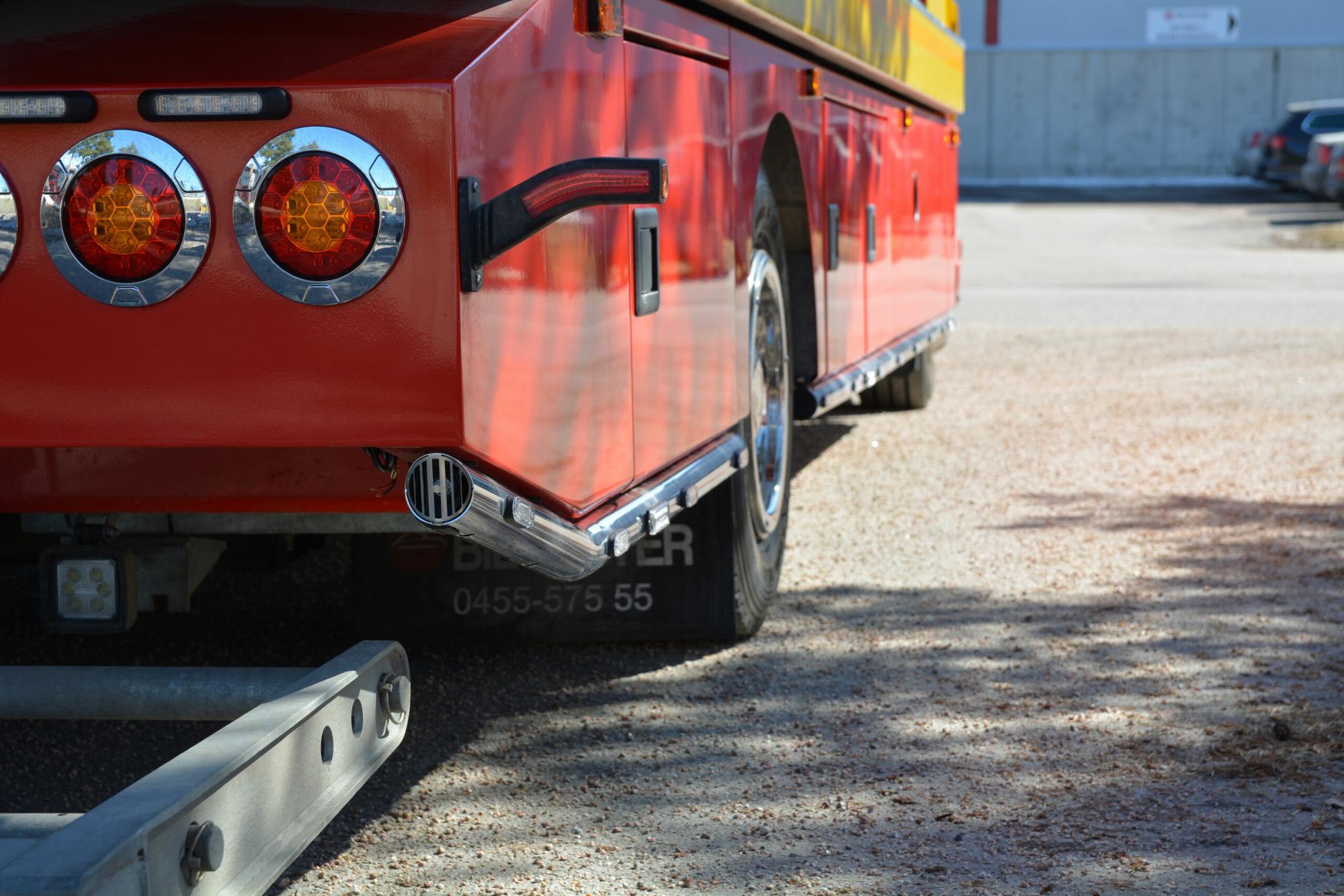 Sivuhelmaputket taempi DAF LF hinausauto - Image 2