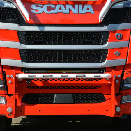 Kuvassa Lisävaloteline maskiin Scania 2017- Auratelineellä (60mm)