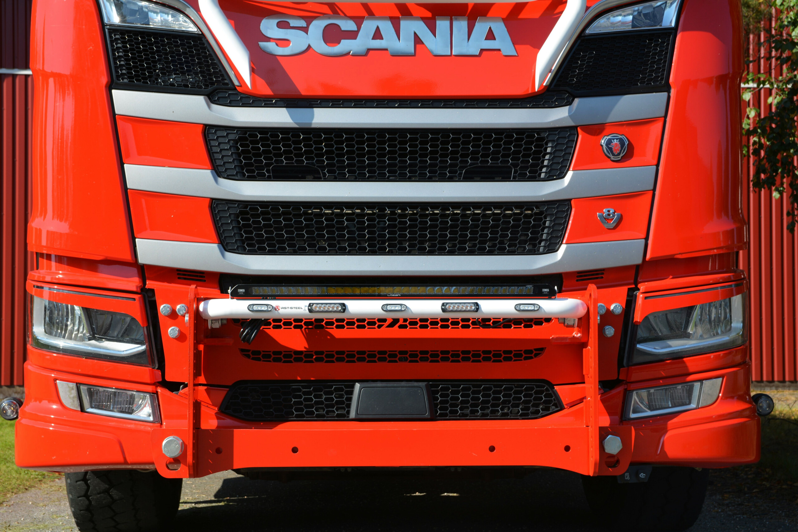 Kuvassa Lisävaloteline maskiin Scania 2017- Auratelineellä (60mm)