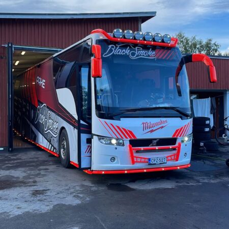 Kuvassa Lisävaloteline maskiin Volvo 9700 (vm 07-13) Linja-auto