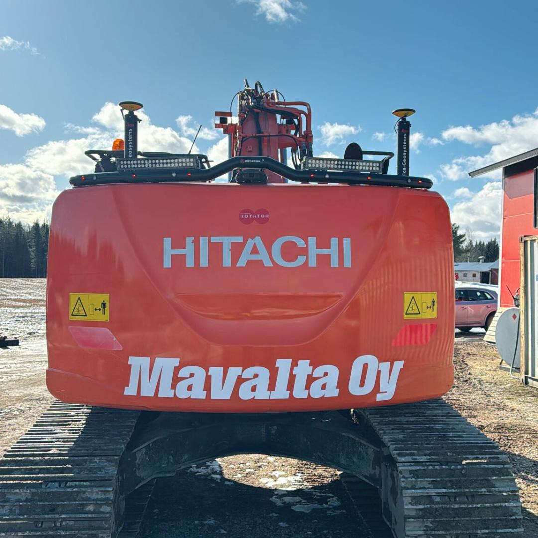 Kuvassa Valoteline taakse Hitachi 225USRLC-6